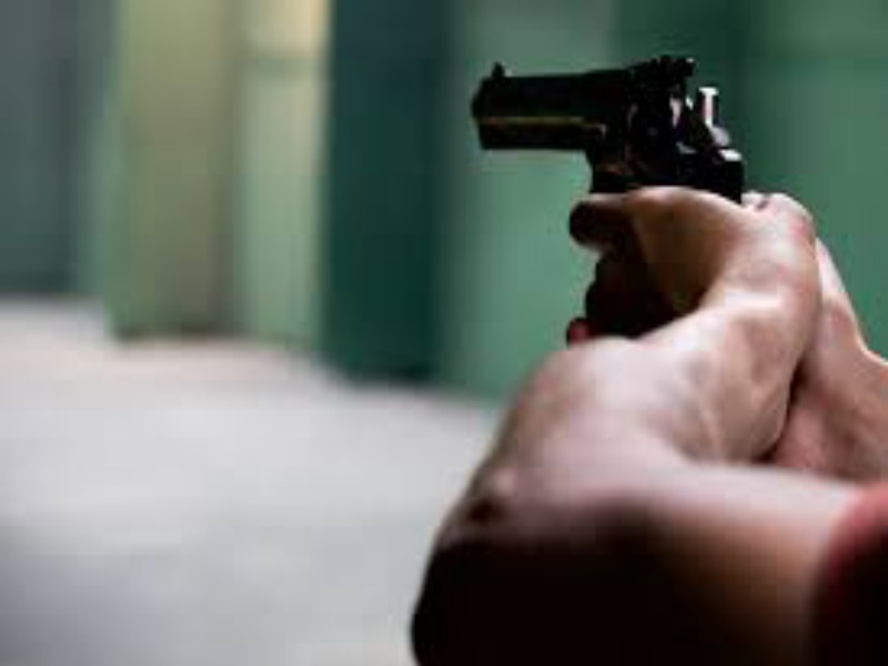 Firing of a young man for no informing the hotel address | हॉटेलचा पत्ता न सांगितल्याने छऱ्याच्या बंदुकीतून युवकावर गोळीबार
