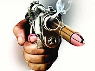 Firing on notorious Pinnu Pandey in Nagpur | नागपुरात कुख्यात पिन्नू पांडेवर गोळीबार
