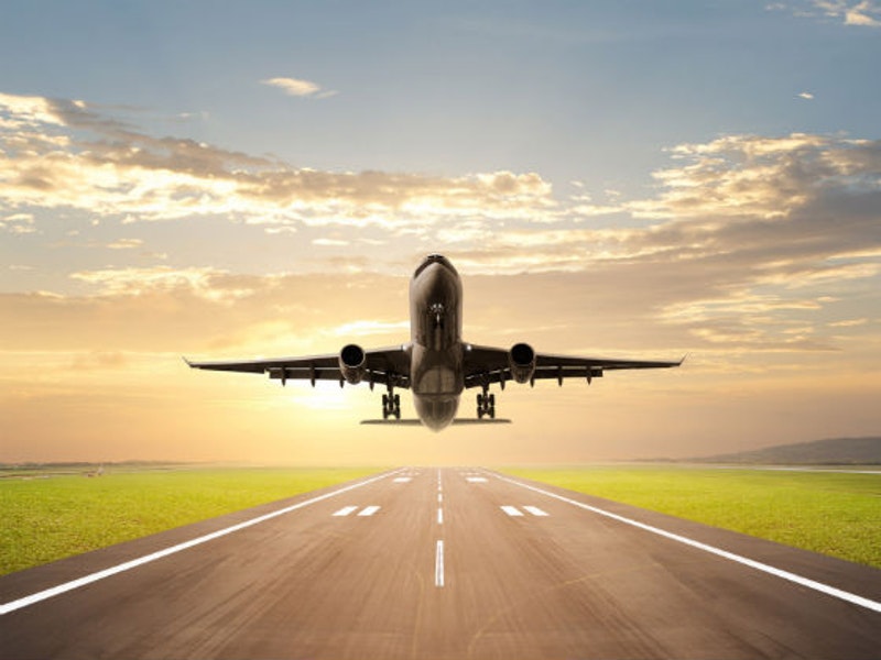 Restrictions on international travel till October 31 by flight DGCA pdc | कोरोनाच्या संभाव्य तिसऱ्या लाटेच्या पार्श्वभूमीवर आंतरराष्ट्रीय प्रवासावर ३१ ऑक्टोबरपर्यंत निर्बंध : डीजीसीए
