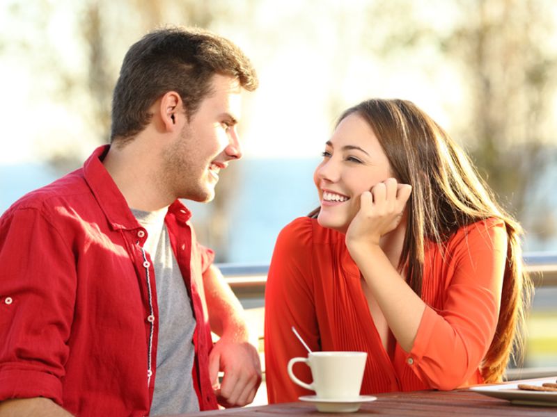 these flirting rules will help you to get succcess | फ्लर्ट करण्याआधी समजून घ्या हे फ्लर्टिंग रूल्स!