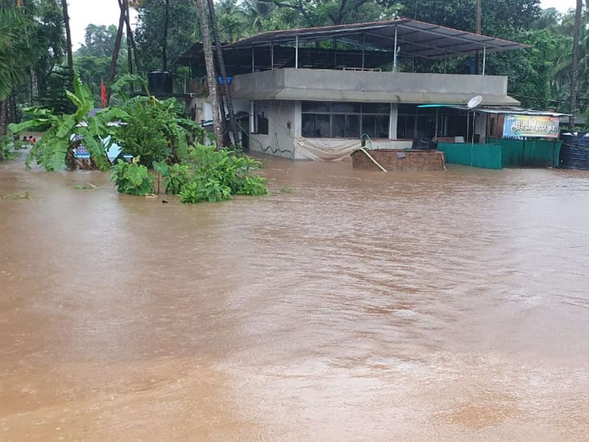 heavy rain in Sawantwadi | Sawantwadi Rain: सावंतवाडीत मुसळधार; नदी-नाल्यांना पूर आल्यानं वाहतूक ठप्प 