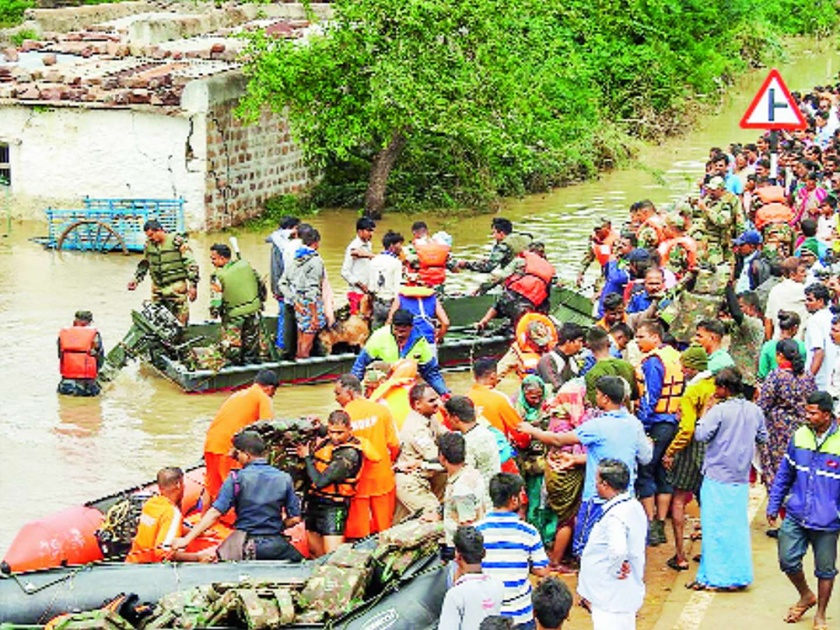 Floods : 5 lakh people Shifted in Safe place in Kerala & Karnataka, 50 missing | केरळ, कर्नाटकात पुरामुळे ६ लाख लोकांचे स्थलांतर, ५0 लोक बेपत्ता