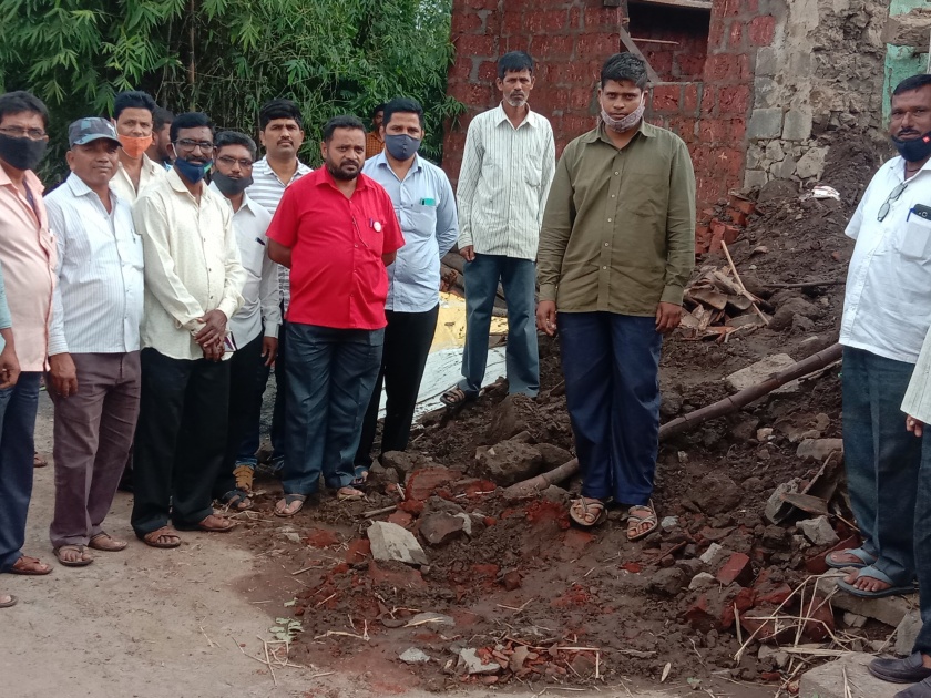 Provide Rs 5 lakh for construction of houses to flood affected construction workers | पुरग्रस्त बांधकाम कामगारांना घरबांधणीसाठी ५ लाख अनुदान द्या