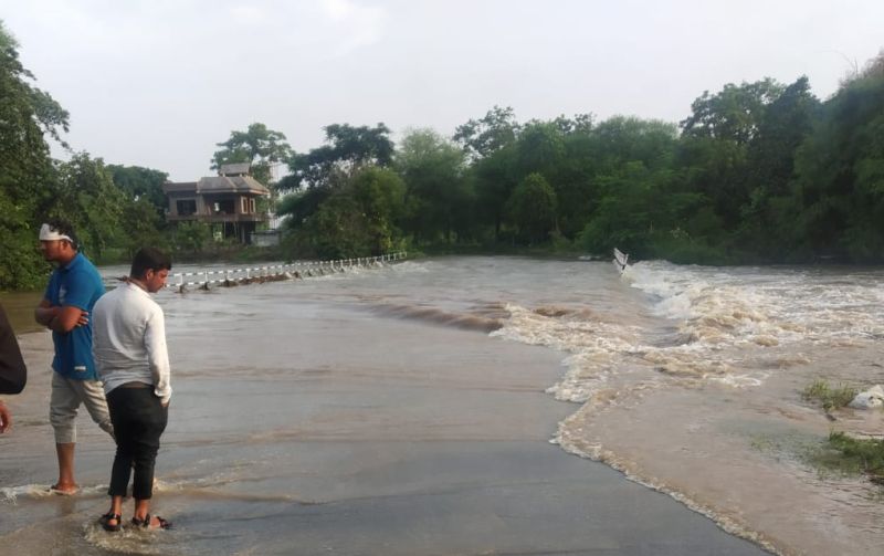 Panganga river flood; Buldana-Chikhali road closed | पैनगंगा नदीला पुर; बुलडाणा-चिखली मार्ग बंद