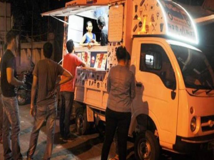 in mumbai traffic jams are increasing in the city due to food trucks the food association demand for action | फूड ट्रकमुळे शहरात वाढतेय वाहतूककोंडी; कारवाई करण्याची आहार संघटनेची मागणी