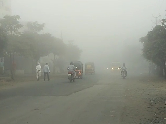 Temperature down in Marathwada; Aurangabad, Parbhani, Nanded down with a temperature of 15 degrees | मराठवाडा गारठला; औरंगाबाद, परभणी, नांदेडचे तापमान १५ डिग्रीवर 