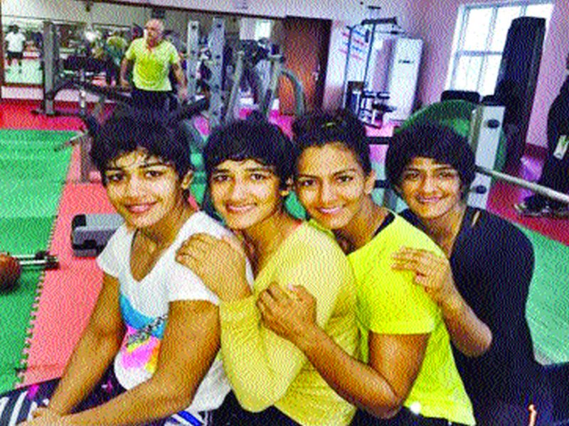 The expulsion of phogat sisters, not being allowed without permission, the camp had left the music | फोगट भगिनींची हकालपट्टी, परवानगी न घेता रितू, संगीताने सोडले होते शिबिर