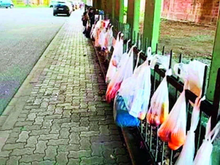 coronavirus citizens helping needy people by keeping food bags in public places in germany | CoronaVirus: गरजूंचा स्वाभिमान जपणाऱ्या फूड बँकची बातच न्यारी; मदतीचा 'जर्मन पॅटर्न' जगात भारी