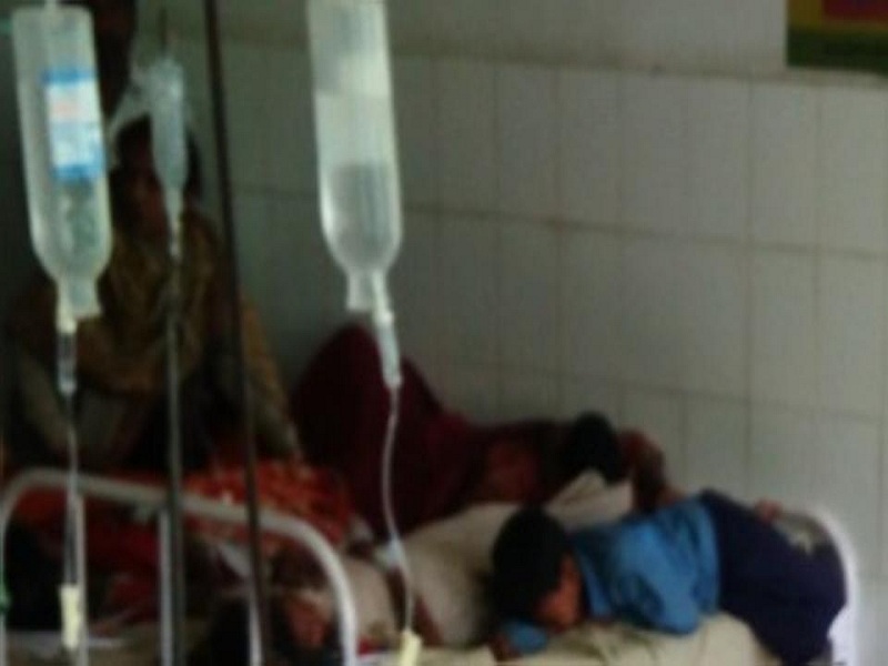 The poisoning of 33 girls from Mahur for eating | माहूर येथील ३३ विद्यार्थिनींना जेवणातून विषबाधा
