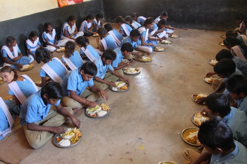 Waiting for pay rise for school nutrition staff | शालेय पोषण आहार कर्मचाऱ्यांना वेतन वाढीची प्रतीक्षा