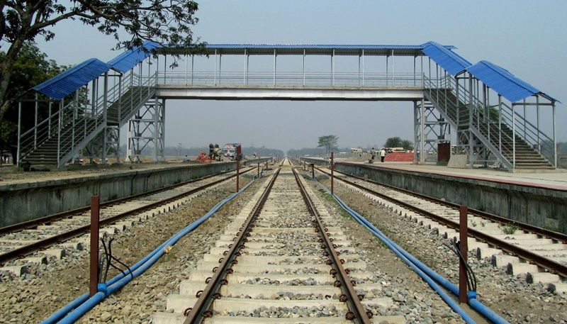 Nagpur Railway Station: Even after a year, the work of foot overbridge in the cold only | नागपूर रेल्वेस्थानक : वर्षभरानंतरही फूट ओव्हब्रिजचे काम थंडबस्त्यातच