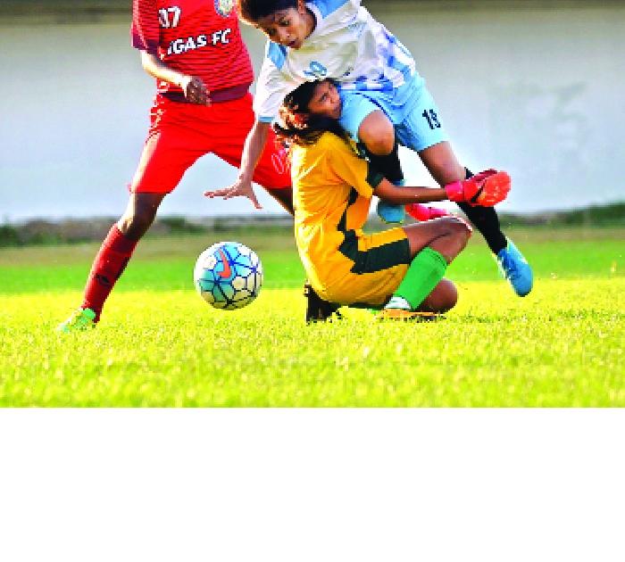 Indira Sportscourt wins Vadodara: At the Chhatrapati Shahu Stadium at the Kolhapur Indian Woman's Football League | इंदिरा स्पोर्टस्कडून बडोदाचा धुव्वा : कोल्हापूर छत्रपती शाहू स्टेडियमवरइंडियन वूमेन्स फुटबॉल लीग