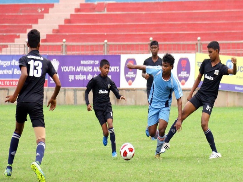 State level Slum Soccer to play 10 children selected from slums area in Pimpri Chinchwad | पिंपरी चिंचवडमधला 'झुंड' खेळणार राज्यस्तरीय ‘स्लम सॉकर’; झोपडपट्टीतील १० मुलांची निवड