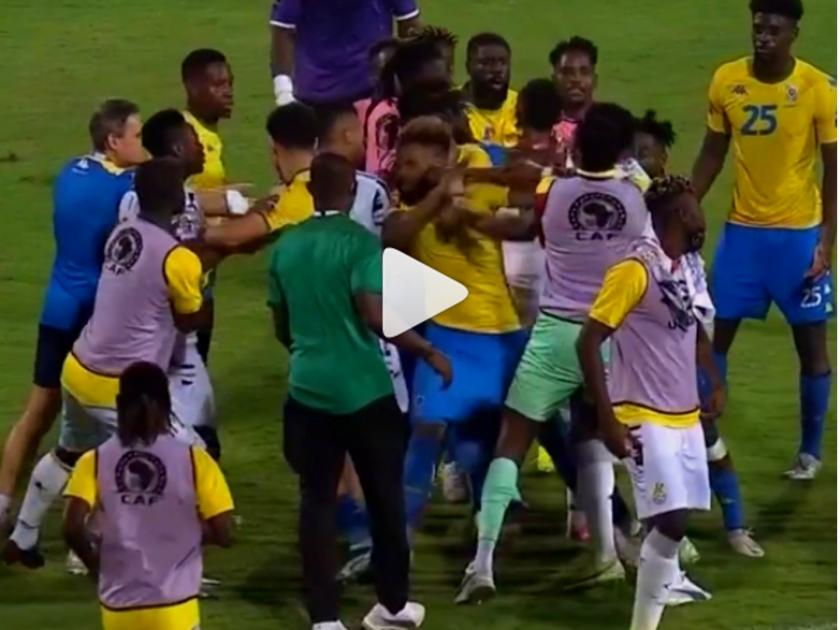 Shocking Video Fight in Football match ghana vs gabon two team players beating each other | Football Fight Video: तुफान राडा... फुटबॉलचं मैदान एका मिनिटांत बनलं रणांगण! पाहा नक्की काय घडलं