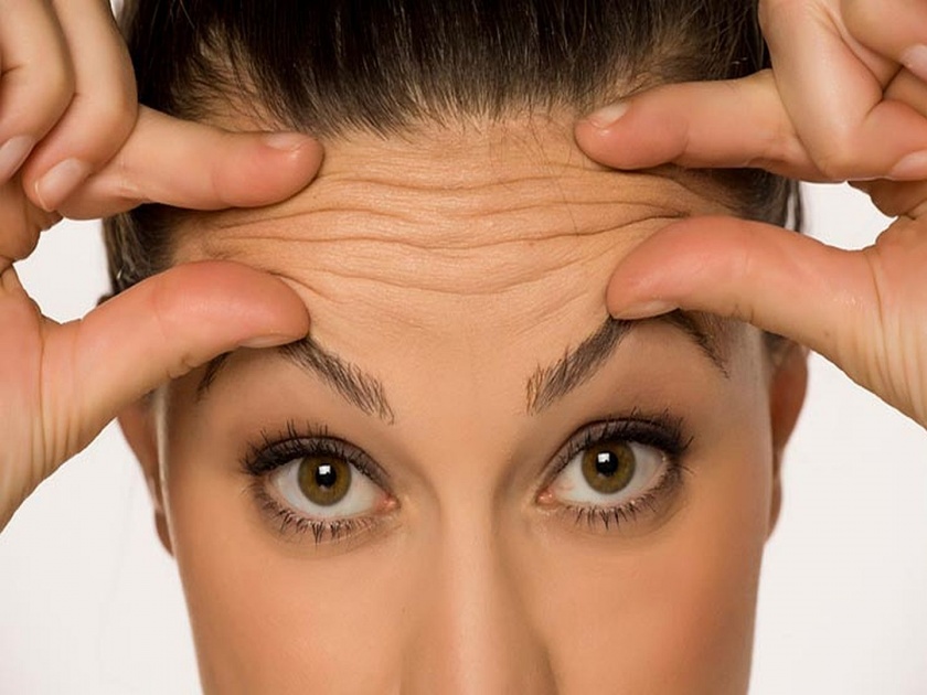 Know how to get rid of forehead wrinkles | कपाळावरील सुरकुत्यांपासून झटपट मिळवा सुटका, एकदा नक्की ट्राय करा हे घरगुती उपाय!