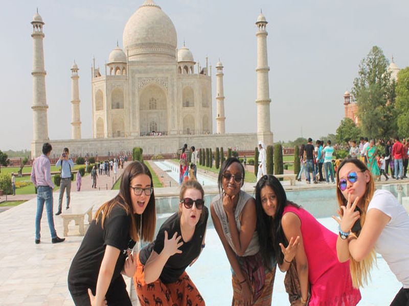 The number of foreign tourists increased by 15 percent | विदेशी पर्यटकांच्या संख्येत 15 टक्के वाढ
