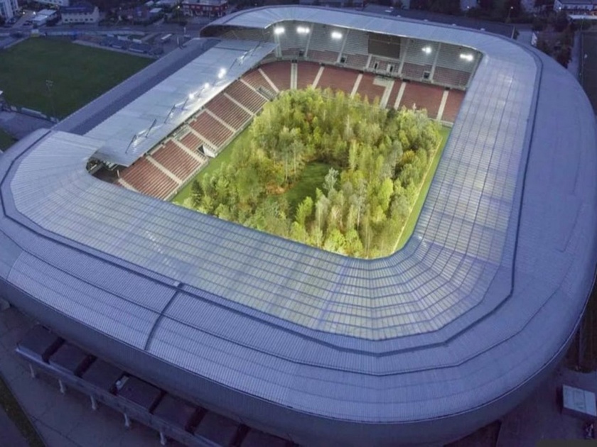 Forest built in football stadium by planting 300 trees | ...म्हणून 'त्यांनी' फुटबॉलच्या स्टेडियममध्ये तयार केलं जंगल!