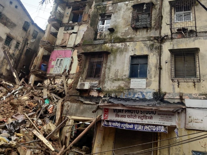 Mumbai Portion of Bhanushali building at Fort collapses search operation underway | Mumbai Building Collapse: फोर्टमध्ये इमारतीचा भाग कोसळून दोघांचा मृत्यू; तिघांना जिवंत बाहेर काढण्यात यश