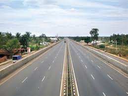 Akola, National highway broadway Service Road | अकोल्यात राष्ट्रीय महामार्ग चौपदरीकरणाच्या सर्व्हिस रोडचा पेच कायम