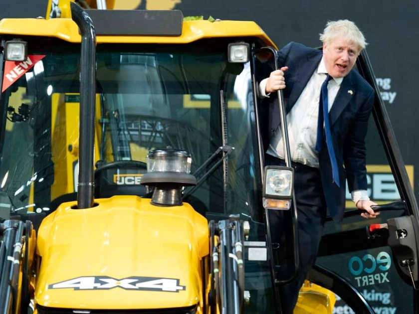 Boris Johnson: Brother, I will be driving a bulldozer, mimes on Twitter from a photo of PM Johnson | Boris Johnson: भावा 'बुलडोझर' मी चालवणार, PM जॉन्सन यांच्या जेसीबी फोटोवरुन भन्नाट मिम्स