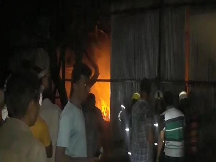 Fire in slums in Siddhartha Colony | Video : सिद्धार्थ कॉलनीतील झोपड्यांना आग   