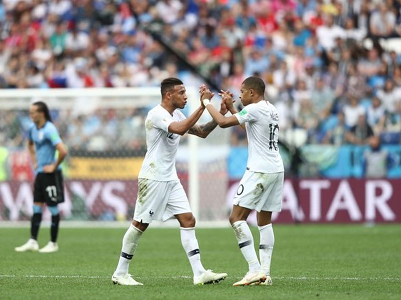 FIFA World Cup 2018 quarterfinals: France beat Uruguay and reach in semifinals | FIFA World Cup Quarter finals : उरुग्वेवर मात करत फ्रान्स उपांत्य फेरीत
