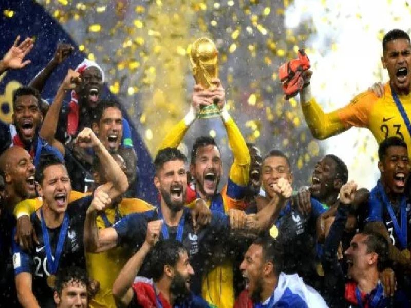FIFA Football World Cup 2018 Final France won the match against croatia | FIFA Football World Cup 2018 : फ्रान्स जगज्जेता, २० वर्षांनंतर फ्रान्सने पुन्हा कोरले ‘फिफा’ वर्ल्डकपवर नाव