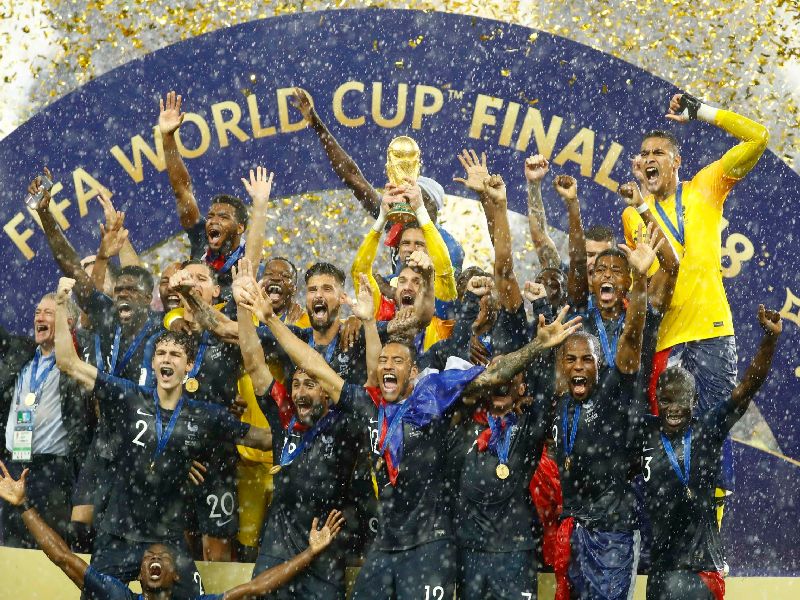 French Kiss, France's second world champion at the FIFA World Cup | फिफा विश्वचषक स्पर्धेवर ‘फ्रेंच किस’, फ्रान्सचे दुसरे जगज्जेतेपद