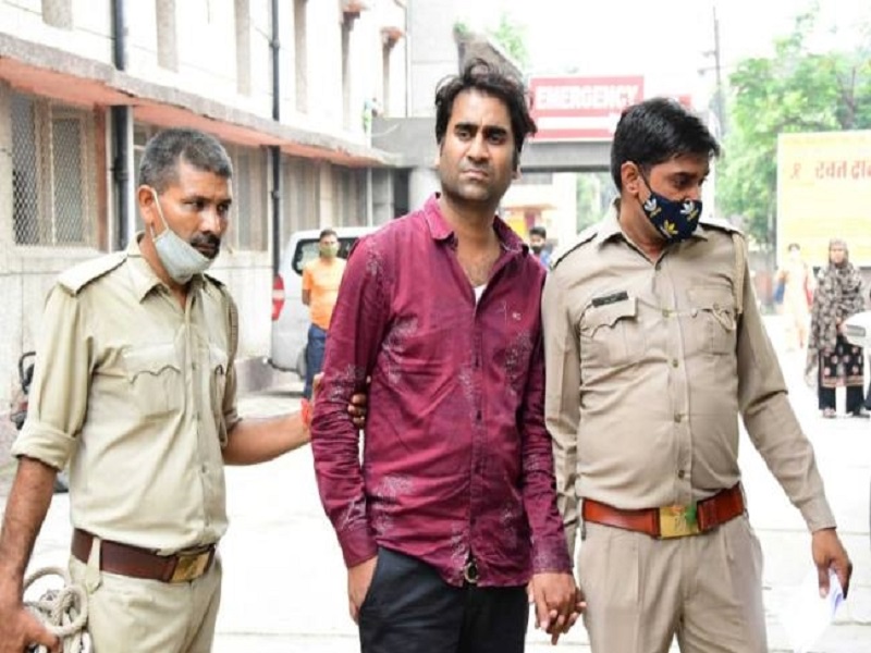 Mohit Goyal, who was selling a smartphone for Rs 251arrested again for allegedly threatening a rape victim | 251 रुपयांना स्मार्टफोन विकणाऱ्या मोहित गोयलला पुन्हा अटक, बलात्कार पीडितेला धमकी दिल्याचा आरोप
