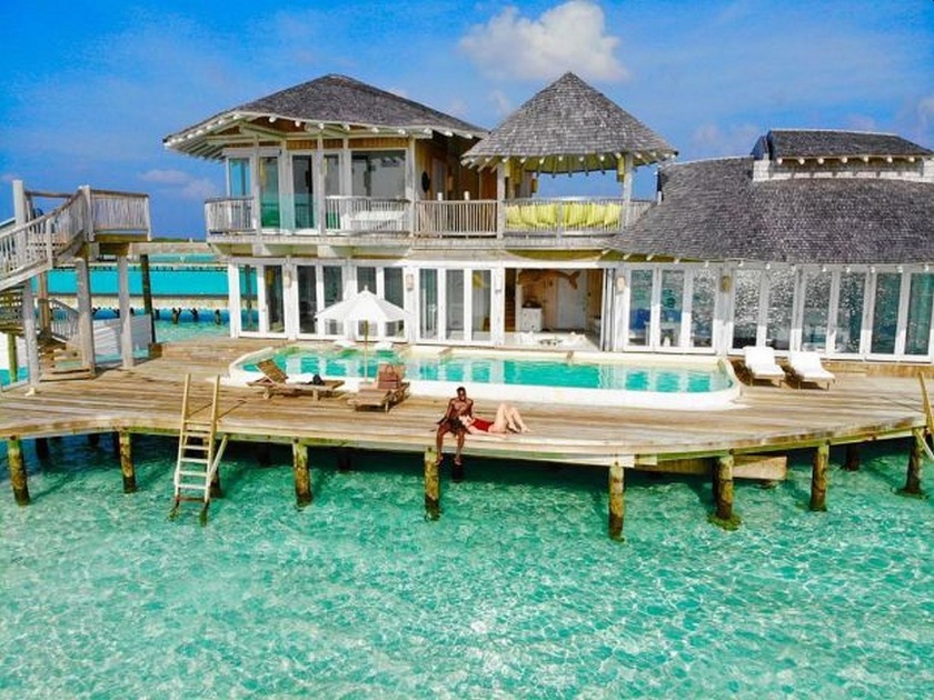Inside Manchester United star Fred’s luxury £3,500-a-night Maldives honeymoon with private whirlpool and slide into sea | होऊ दे खर्च! 'Honeymoon'साठी स्टार खेळाडूनं गाठलं थेट मालदीव, हॉटेल भाडं ऐकून व्हाल थक्क!!