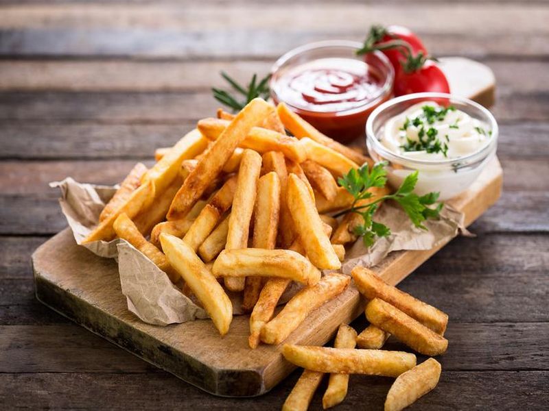 Eat only 6 french fries to keep yourself healthy | हेल्दी राहण्यासाठी फक्त 6 फ्रेंच फ्राइज खा!