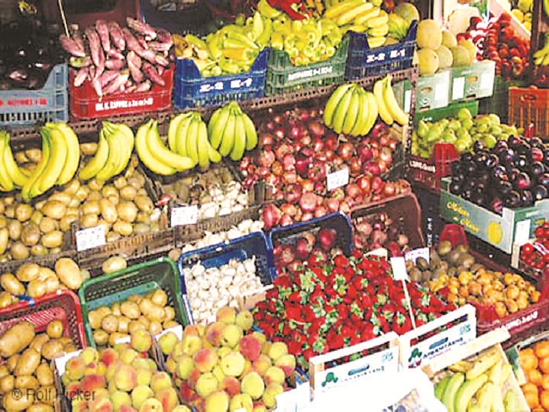 Flow of fruit increased in Jalna | जालन्यात फळांची आवक वाढली