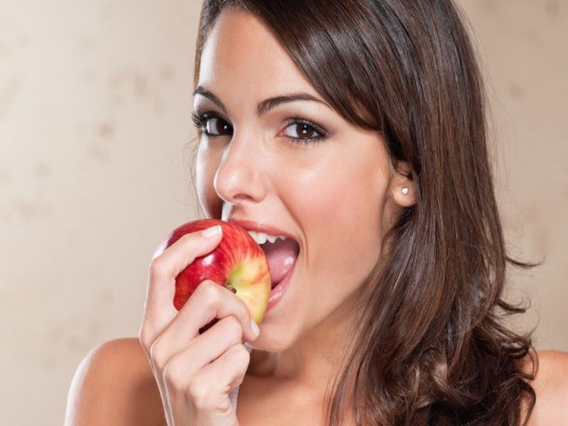 Eating fruits will get full nutrition at this time | कोणत्या वेळी फळं खाल्ल्याने जास्त होतो फायदा?