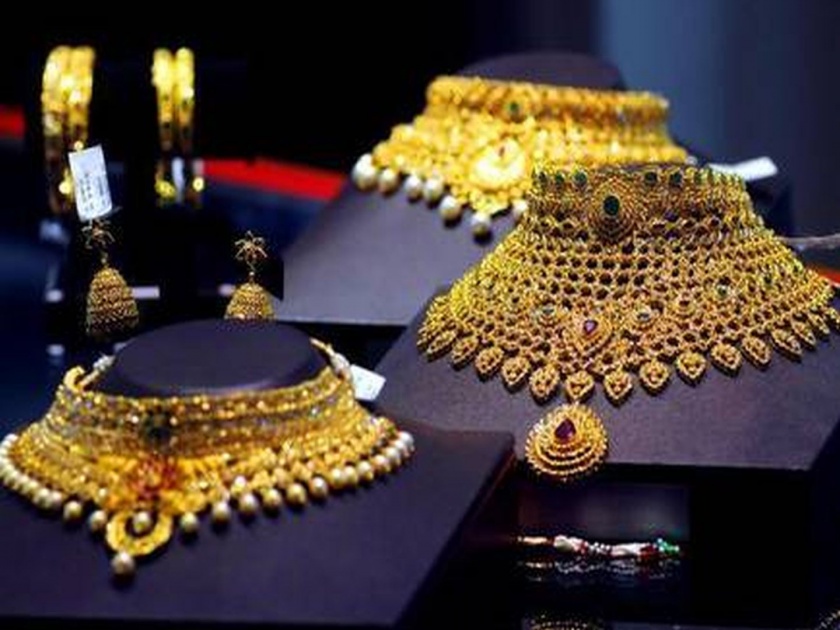 Gold shines as soon as Navratri, Dussehra overs; 1600 increase in silver | Gold and Silver Price: नवरात्री, दसरा सरताच सोने चमकले; चांदीत 1600 रुपयांची वाढ