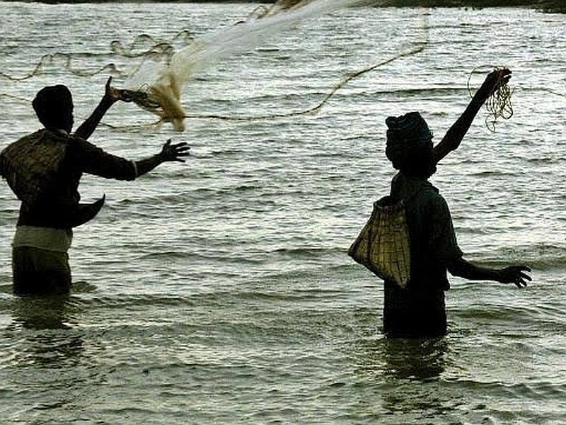 Fishermen's compensation should be reconsidered | मच्छीमारांच्या भरपाईचा फेरविचार व्हावा