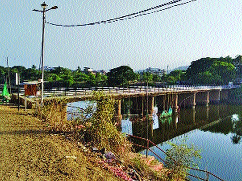 In Ambet, repair of Dadali bridge stalled | आंबेत, दादली पुलाची दुरुस्ती रखडली