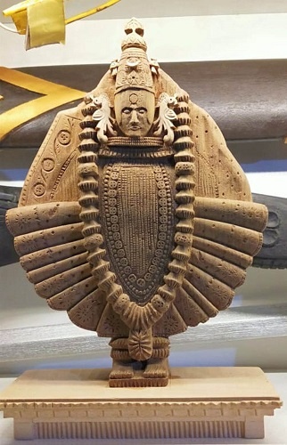 CoronaVirus Lockdown: Amazing idol of Ambabai made in wood ..! | CoronaVirus Lockdown : लाकडात साकारली अंबाबाईची अप्रतिम मूर्ती..!