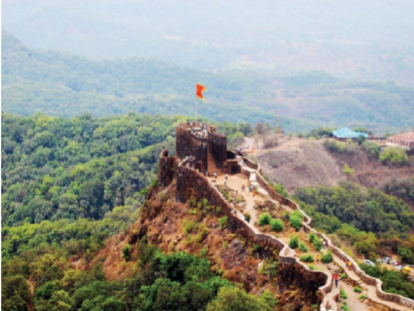 Chief Minister Uddhav Thackeray's initiative in preserving forts; To preserve holiness | गडकिल्ल्यांच्या जतनात मुख्यमंत्री उद्धव ठाकरेंचा पुढाकार; पावित्र्य जपणार