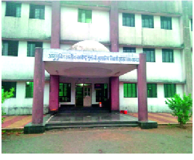 Gaganbawda's Kovid Center by name | फक्त बेड टाकून दिखावा, अत्यावश्यक गोष्टीही नाहीत