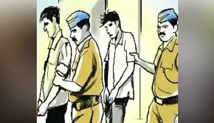 19 fugitives and 262 wanted; Solapur police's increased headache for 20 years! | धक्कादायक; गुन्ह्यातील १९ फरार तर २६२ वॉन्टेड आरोपी सोलापूर पोलिसांना सापडेनात !