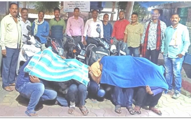 Six gamblers caught in gambling den in Nagpur's Wathoda | नागपूरच्या वाठोड्यातील जुगार अड्ड्यावर छापा : १० जुगाऱ्यांना पकडले