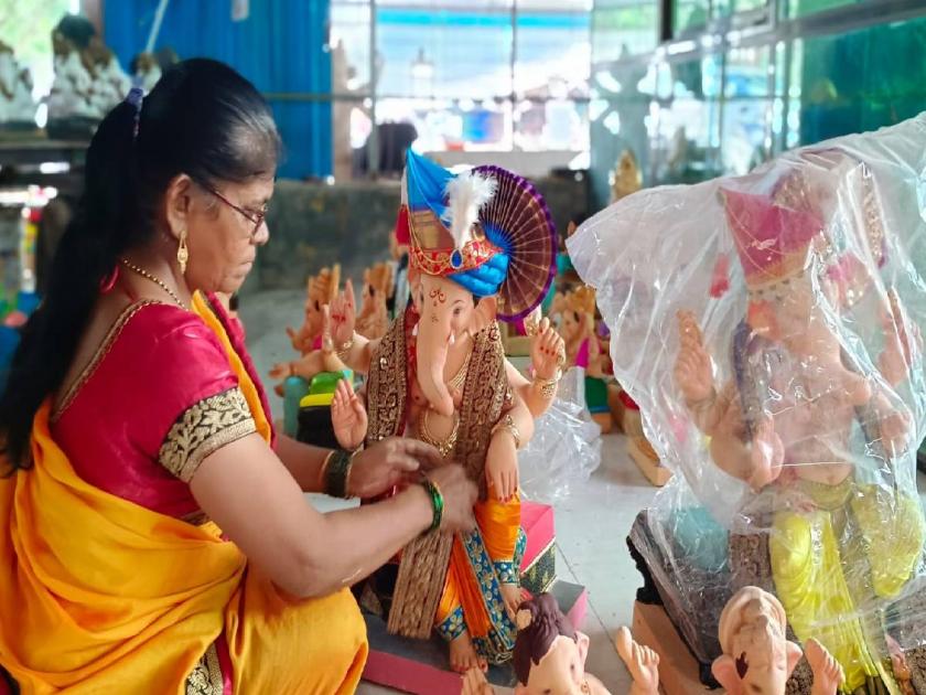 Increase in demand for paper pulp Ganesha idols demand also increased abroad | कागदी लगद्याच्या गणेश मूर्त्यांच्या मागणीत वाढ परदेशातही मागणी वाढली