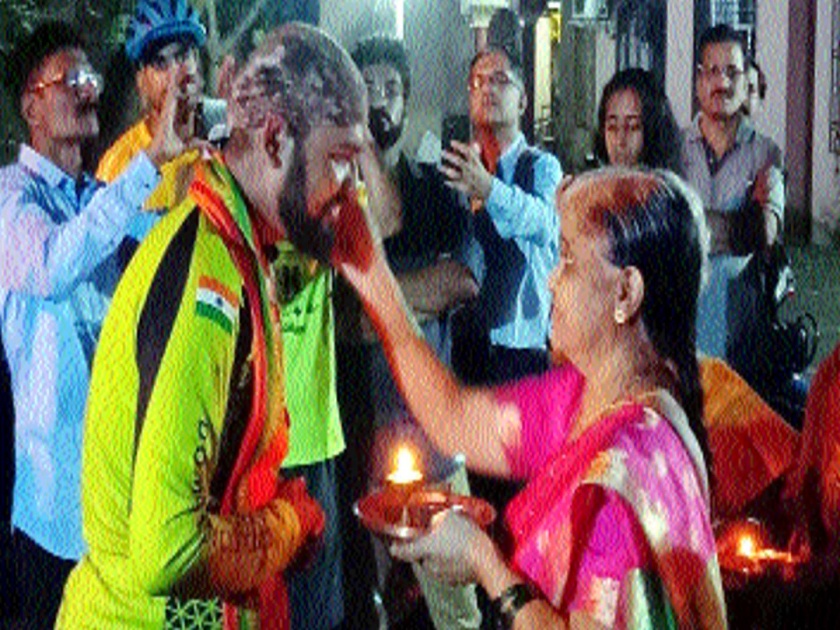 Gandhar Kulkarni received a grand welcome at Dombivali | विवेकानंदांप्रमाणे भारत भ्रमंती, गंधार कुलकर्णी यांचे डोंबिवलीत भव्य स्वागत