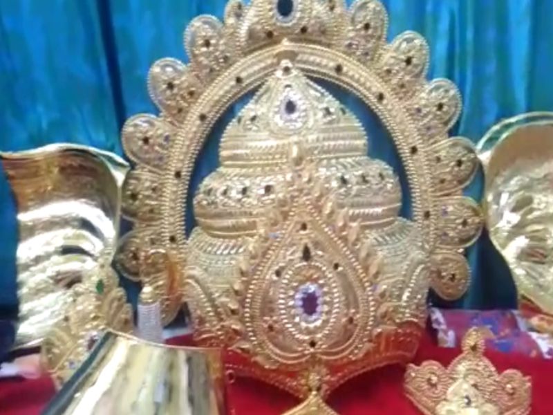 VIDEO - Bappa will not make lakhs of ornaments! | VIDEO - लाखोंच्या अलंकारांनी नटणार बाप्पा !  