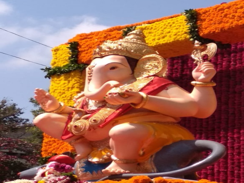 A beautiful ceremony of Ganeshotsav celebrated in Pune | पुण्यक्षेत्री रंगला मानाच्या गणेशोत्सवाचा नयनरम्य सोहळा 