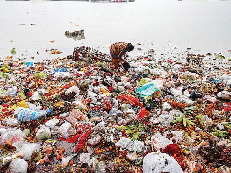 ganga is most polluted river in the world says world wide fund report | गंगा जगातील सर्वात प्रदूषित नदी; अहवालातून धक्कादायक वास्तव पुन्हा समोर