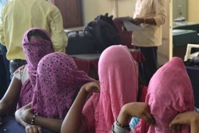 Raid at Gangajamuna prostitute in Nagpur | नागपूरच्या  गंगाजमुनातील वेश्या वस्तीत छापा