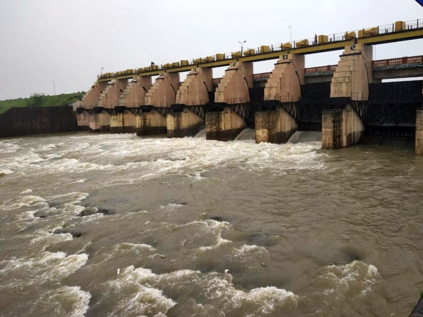  Increase in the level of Godavari: Continuous water flow from Gangapur dam | गोदावरीच्या पातळीत वाढ : गंगापूर धरणातून सातत्याने पाण्याचा विसर्ग