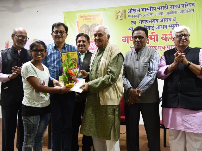  Aarti Banokar bag ganlakshmi award | आरती बानोकार गणलक्ष्मी करंडकाची मानकरी