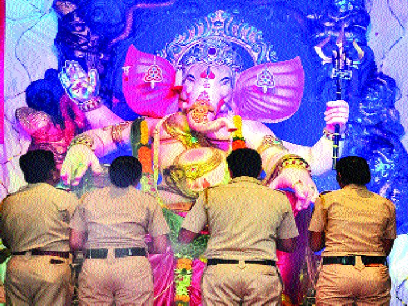 Public relations with the public with Ganesh Mandal | पोलिसांसोबत सार्वजनिक गणेश मंडळांचा सलोखा